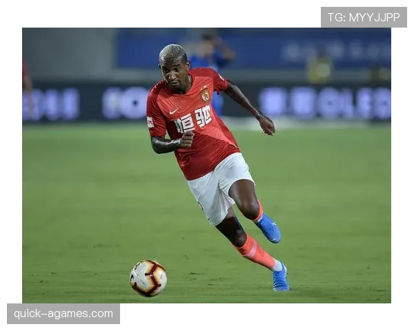 关键战中撕开后防线罗纳尔迪尼奥转锋线靠盘带直塞